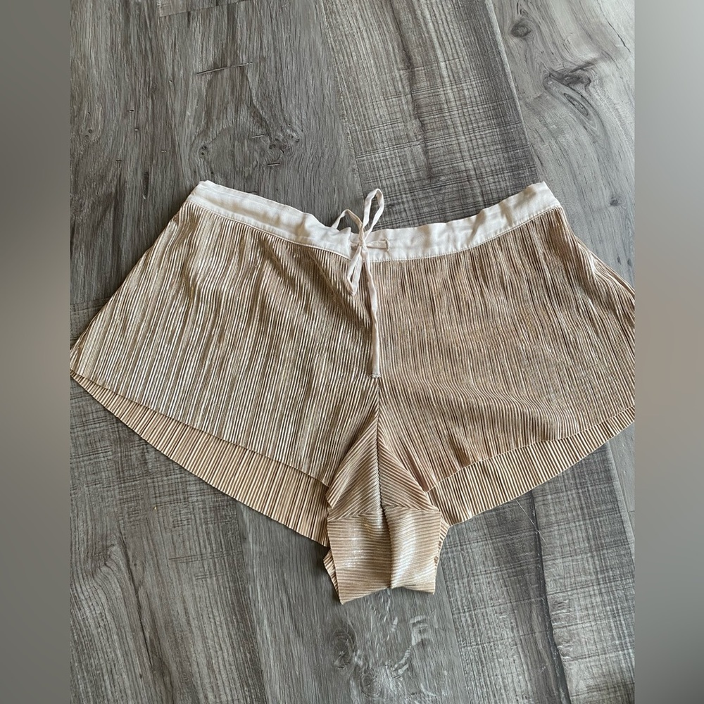 Victoria’s Secret silky pleated shorts sz Medium gold bronze